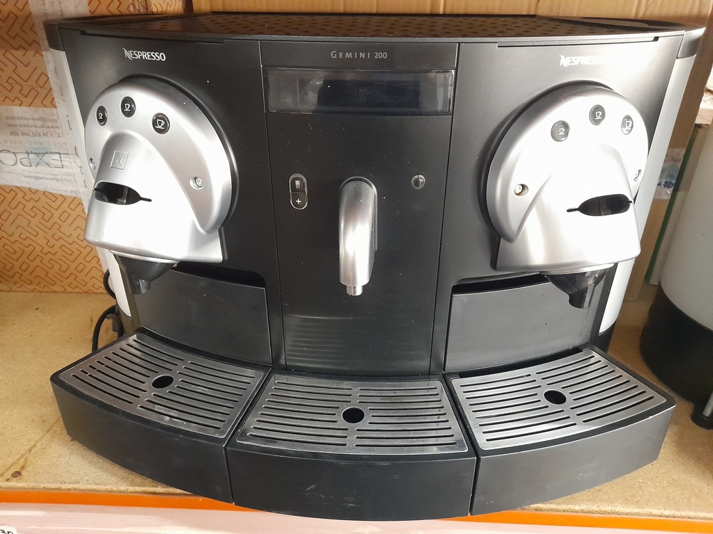 Cafetera Nespresso Gemini 200